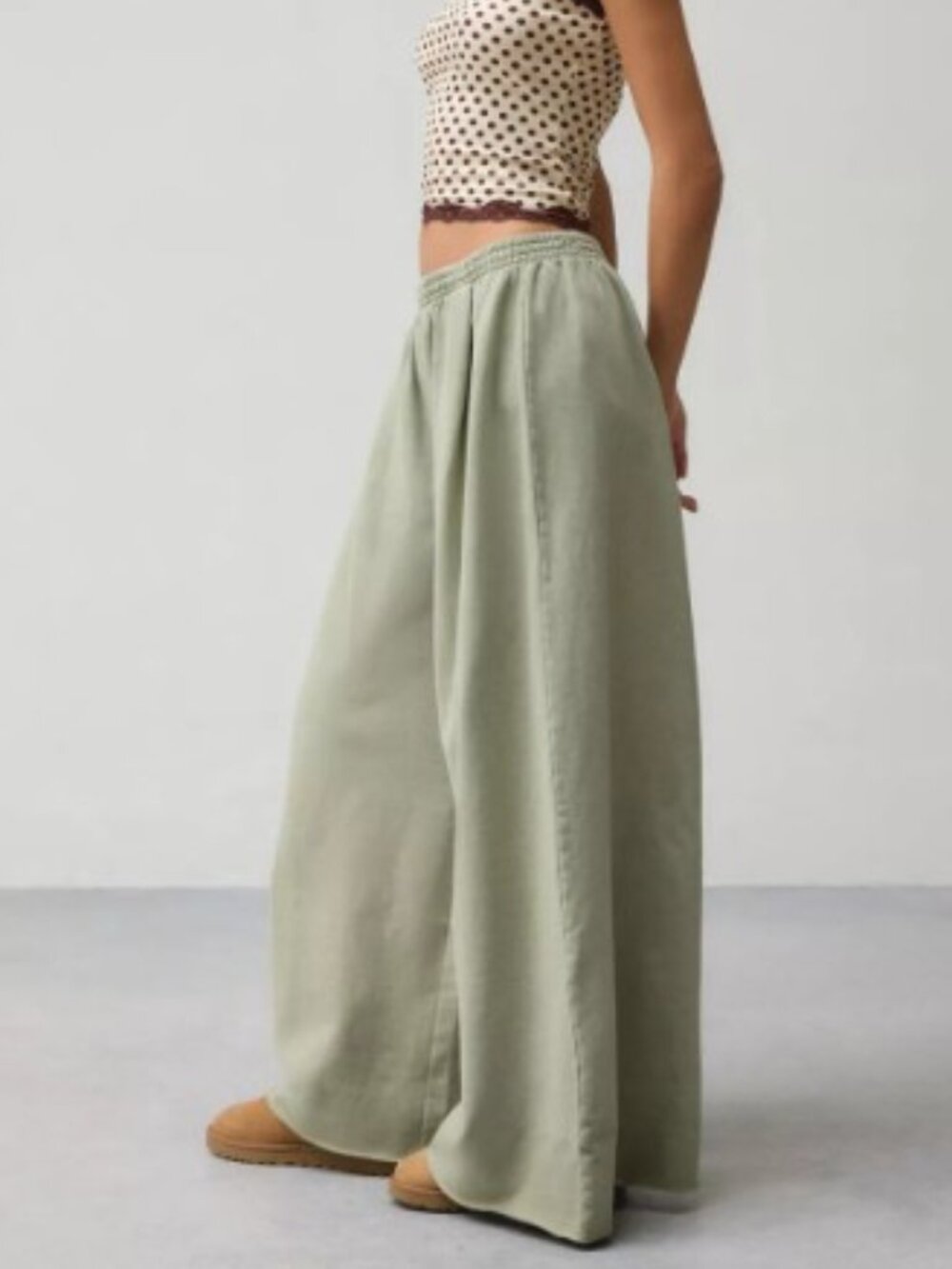 (UO-62) Urban Outfitters Out From Under Lived In Extreme Wide Leg Sweatpants